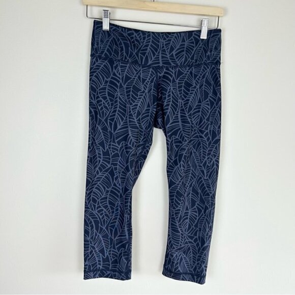 Lululemon Wunder Under crops 6 like new banana leaf pattern - Picture 3 of 5